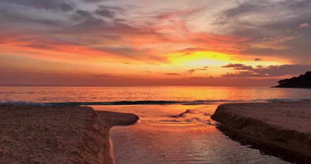 Luchtfoto Geweldige Hemel Zonsondergang Boven Oceaan Karon Strand Phuket Imagine — Stockvideo
