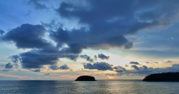 Nádherný Oceán Nebe Pozadí Západ Slunce Nebo Východ Slunce Pláži — Stock video