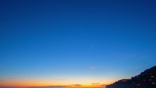 Timelapse Söt Himmel Solnedgången Ovanför Havet Vid Karon Stranden Phuket — Stockvideo