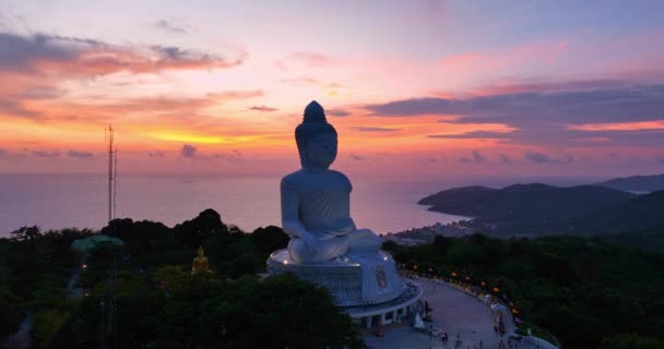 Vista Aérea Alrededor Phuket Buda Grande Puesta Del Sol Hermosa — Vídeos de Stock