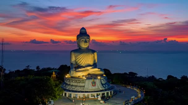 Légi Hyperlapse Kilátás Körül Phuket Nagy Buddha Gyönyörű Szürkület 360 — Stock videók