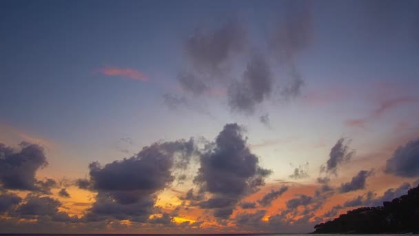 Antenn Utsikt Landskap Ljus Genom Till Himlen Ovanför Chalong Gulf — Stockvideo