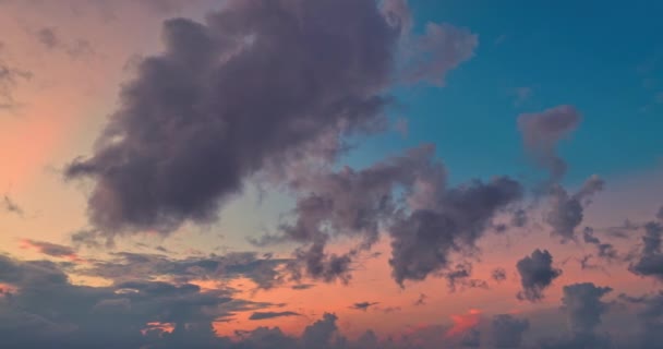Gökyüzü Manzarası Chalong Körfezi Üzerindeki Gökyüzüne Doğru Işık Saçıyor Alacakaranlıkta — Stok video