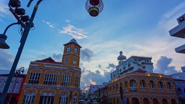 Saat Kulesinin Üzerindeki Renkli Günbatımında Muhteşem Bir Gökyüzü Phuket Tayland — Stok video
