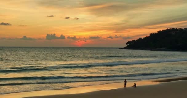 Vista Aérea Increíble Cielo Dulce Puesta Sol Sobre Playa Karon — Vídeo de stock