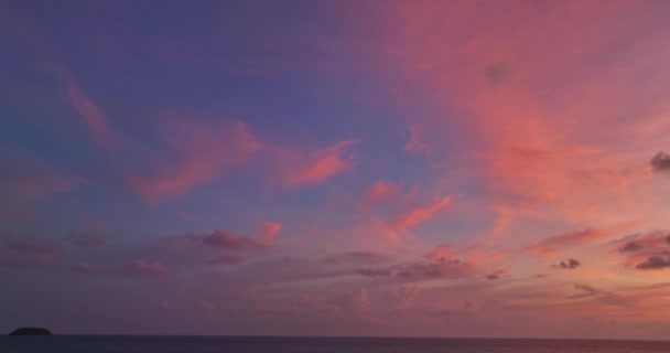 Воздушный Вид Удивительное Небо Сладком Закате Над Пляжем Карон Phuket — стоковое видео