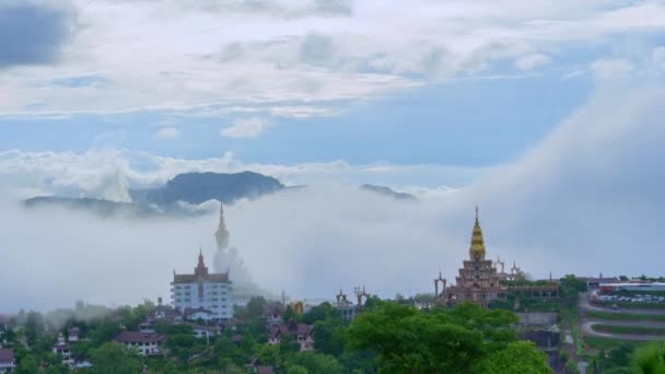 Sis Buda Nın Dağ Zirvesindeki Imajını Göremeyene Kadar Örttü Süslü — Stok video