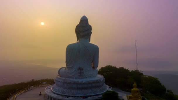 Vista Hiperlapso Aéreo Sol Brilhando Através Nevoeiro Cobrindo Phuket Grande — Vídeo de Stock