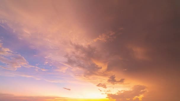時間の経過空の美しさは見事な夕日に魅了された 見事な雲の形と色を変更日没 雄大な夕日の風景自然の驚くべき光 — ストック動画
