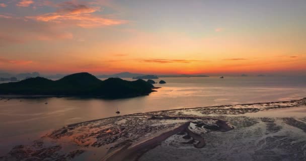 Vista Aérea Impresionante Cielo Amanecer Por Encima Isla Yao Noi — Vídeos de Stock