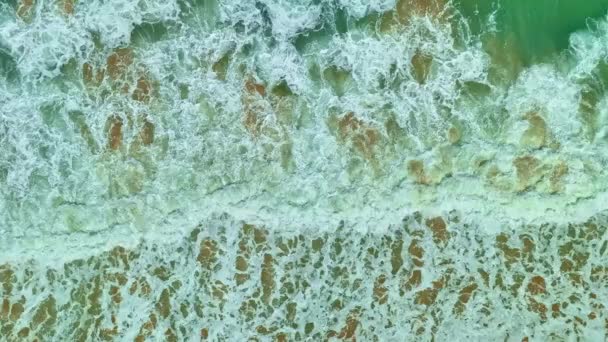 Вид Воздуха Волны Пульсируют Медленно Создавая Завораживающий Эффект Глубокие Сине — стоковое видео