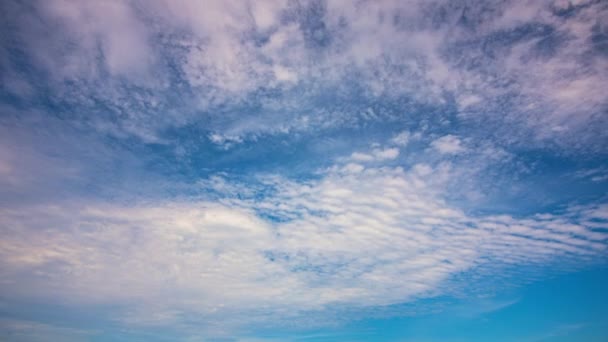 Time Lapse Smukke Hvide Skyer Bevæger Sig Blå Himmel Skyerne – Stock-video