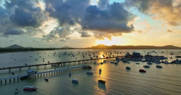 Letecký Pohled Scenérie Východ Slunce Nad Chalong Pier Vdo Majestic — Stock video
