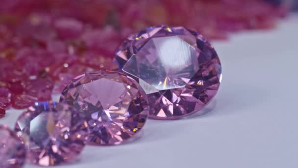 Růžové Safírové Diamanty Různé Velikosti Mnoha Tvarů Jsou Umístěny Uprostřed — Stock video