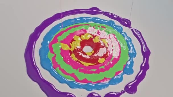 Die Farben Die Übereinander Tropfen Verschmelzen Einem Erstaunlichen Anblick Erstaunliche — Stockvideo
