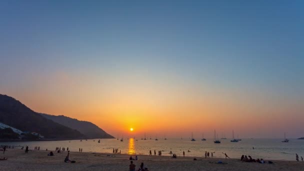 Золоте Небо Під Час Заходу Сонця Над Морем Пляжі Най — стокове відео