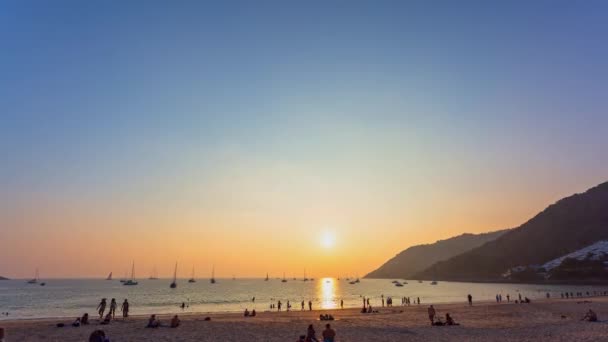 Золоте Небо Під Час Заходу Сонця Над Морем Пляжі Най — стокове відео