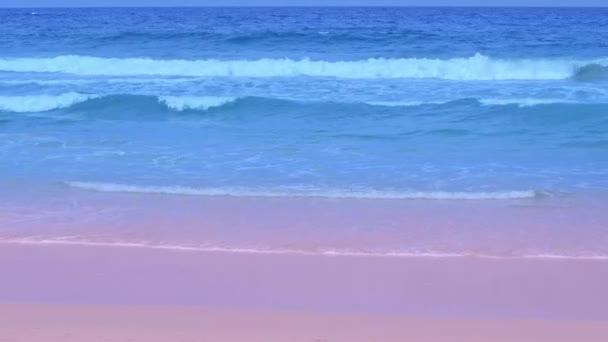 Krajobrazy Gładkie Fale Zielonego Morza Hit Białej Długiej Plaży Piękna — Wideo stockowe