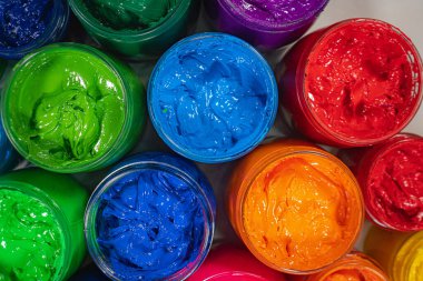 Baskı kumaşı ve tişört için üst görünüm Renkli pürüzsüz eğimli arkaplan koleksiyonu. Grafik tasarımı. Cam şişelere doldurulmuş gömlek baskısı için çeşitli renkler. Renkli arkaplan.