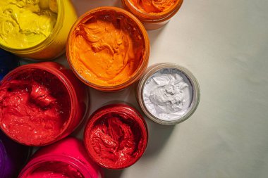 Baskı kumaşı ve tişört için üst görünüm Renkli pürüzsüz eğimli arkaplan koleksiyonu. Grafik tasarımı. Cam şişelere doldurulmuş gömlek baskısı için çeşitli renkler. Renkli arkaplan.