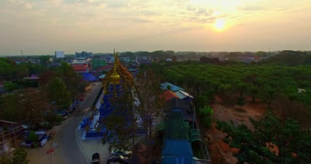 Luchtfoto Uitzicht Landschap Zonsopgang Rong Sua Tien Blauwe Tempel Chiang — Stockvideo