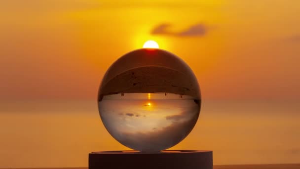 Καταπληκτική Θέα Του Όμορφου Ουρανού Στο Ηλιοβασίλεμα Μέσα Κρυστάλλινη Σφαίρα — Αρχείο Βίντεο
