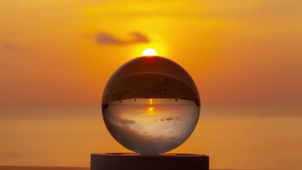 Fantastisk Utsikt Över Vacker Himmel Vid Solnedgången Inuti Kristallkula Färgglad — Stockvideo