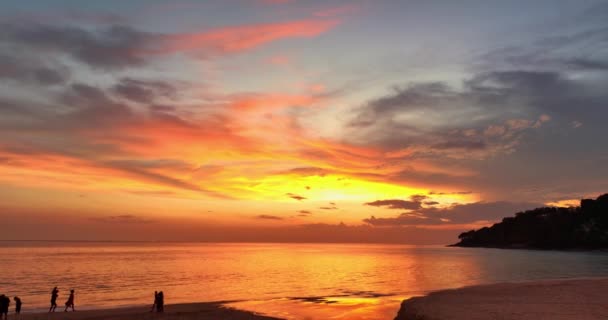 Flygfoto Fantastisk Färgglad Himmel Över Havet Solnedgången Vid Karon Stranden — Stockvideo