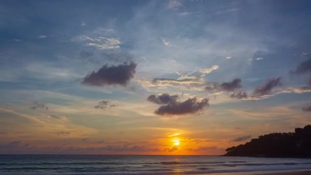 Zeitraffer Eines Wunderschönen Sonnenuntergangs Über Dem Meer Majestätischer Sonnenuntergang Oder — Stockvideo