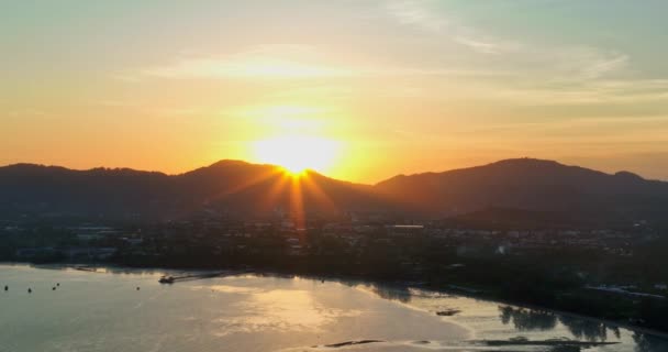 Widok Lotu Ptaka Piękny Pomarańczowy Zachód Słońca Phuket Tajlandia — Wideo stockowe