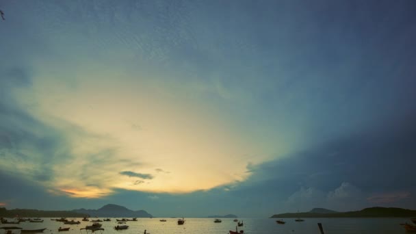 Γραφικό Πλάνα Από Όμορφο Ηλιοβασίλεμα Ουρανό Σύννεφα Για Φόντο — Αρχείο Βίντεο