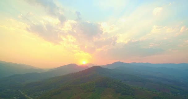 Krásný Západ Slunce Kopci Uprostřed Pohoří Zapadajícím Sluncem Chiang Rai — Stock video