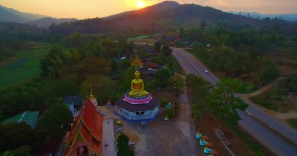 Letecký Pohled Fotografie Zlaté Sochy Buddhy Chiang Rai — Stock video