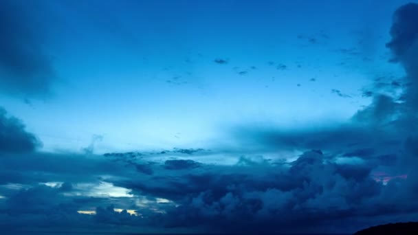 Luchtfoto Time Lapse Video Van Kleurrijke Roze Wolken Blauwe Zonsondergang — Stockvideo