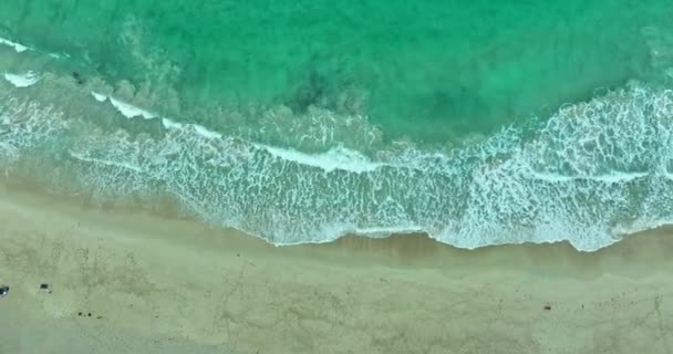 Vista Aérea Paisaje Verde Mar Blanco Playa Bosque Verde Freedom — Vídeo de stock