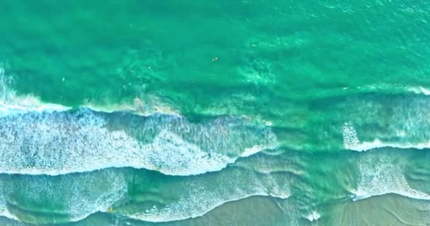 Aerial Top View Blue Sea Waves Crashing Beach — Stock Video