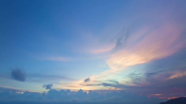 Hiperlapso Aéreo Colorido Nube Rosa Puesta Sol Azul Vistas Naturales — Vídeos de Stock