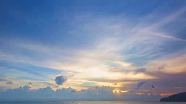 Aerial Hyperlapse Színes Rózsaszín Felhő Kék Naplemente Szokatlan Gyönyörű Természeti — Stock videók