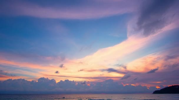 Mavi Günbatımında Hava Hipersüratli Pembe Bulut Gökyüzünün Alışılmadık Güzel Doğal — Stok video