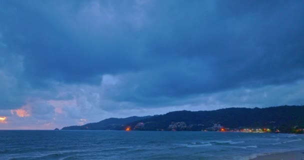 Vista Aérea Uma Massa Nuvens Chuva Flutuam Sobre Mar Patong — Vídeo de Stock