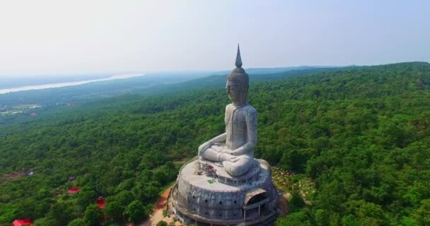 Luchtfoto Groot Wit Boeddhabeeld Berg Voor Thai Mensen Reizen Bezoek — Stockvideo