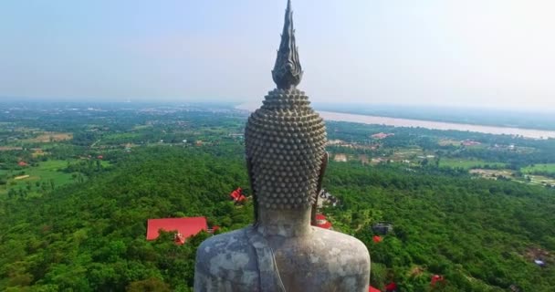 Vista Aérea Gran Estatua Buda Blanca Montaña Para Gente Tailandesa — Vídeo de stock