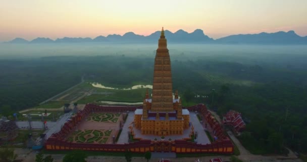 Vedere Aeriană Pagoda Galbenă Înaltă Templul Bang Tong Nanuea Krabi — Videoclip de stoc