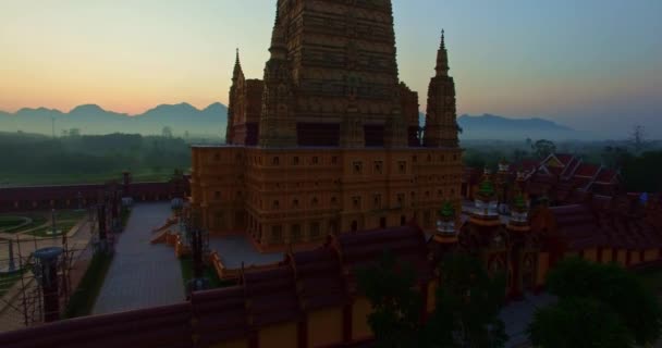 Légi Kilátás Magas Sárga Pagoda Wat Bang Tong Templom Nanuea — Stock videók
