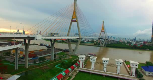Luchtfoto Van Bangkok Bhumibol Bridge Inter City Snelweg Chao Phraya — Stockvideo