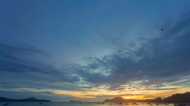 Time Lapse Blue Cloud Moving Marina Fishing Boat Twilight Beautiful — Vídeo de Stock