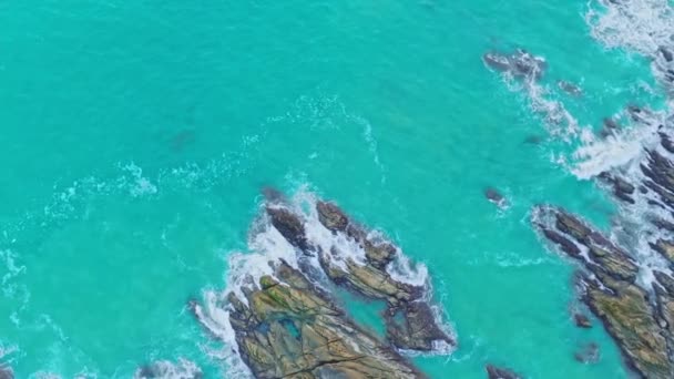 Повітряний Вид Зверху Хвиля Після Аварії Хвилі Скелі Пляжі Калім — стокове відео