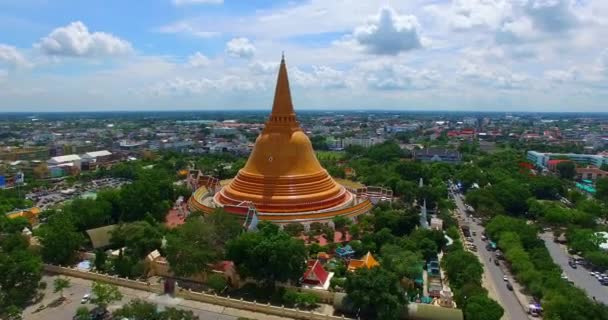 Vista Aérea Increíble Estupa Amarillo Grande Centro Provincia Nakhon Pathom — Vídeos de Stock