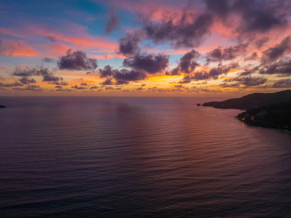 Drony Robią Zdjęcia Pięknego Nieba Przy Plaży Oszałamiającym Zachodzie Słońca — Zdjęcie stockowe