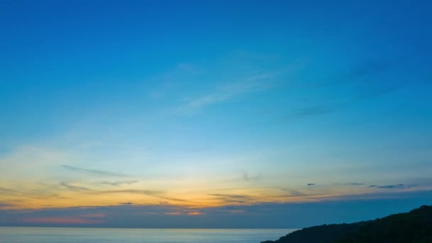 Zaman Atlamalı Güzel Mavi Gökyüzü Okyanusun Üstünde Karon Sahilinde Romantik — Stok video